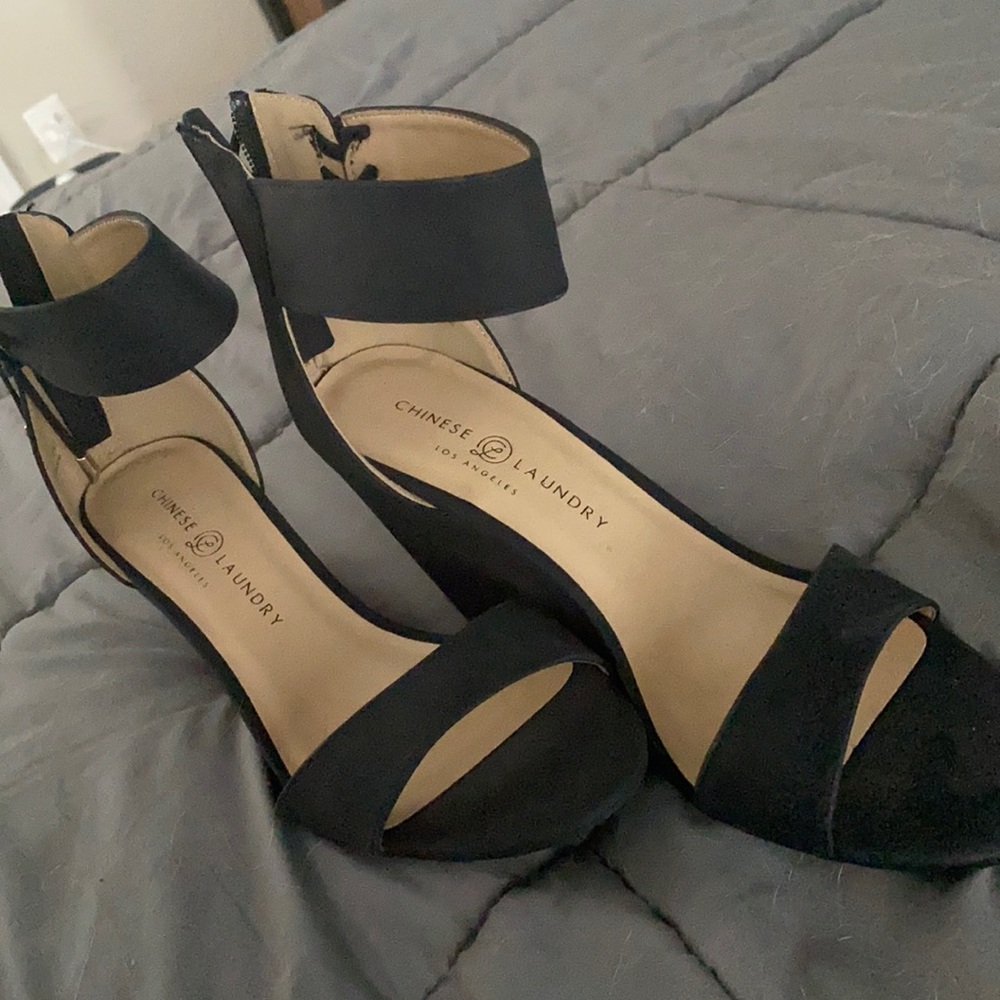 Fancy black wedges w/ bows
